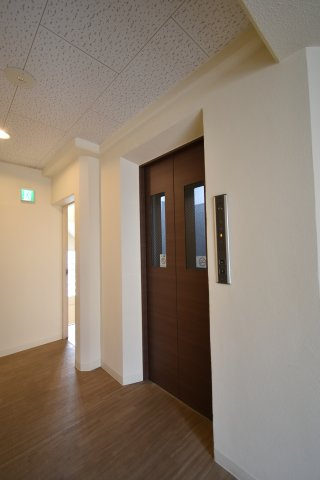 エレガンス岡崎の設備|エレベーター付き
