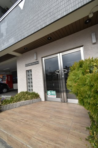 エレガンス岡崎のエントランス