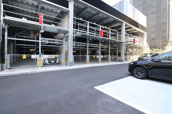 【駐車場】 | 【敷地内駐車場】きちんと整備されたきれいな駐車場です！全部で105台を駐車可能です！
