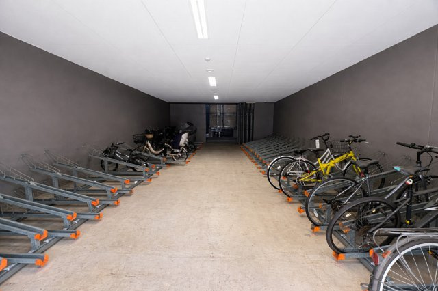 プレサンス ジェネ 新栄町駅前葵の駐車場