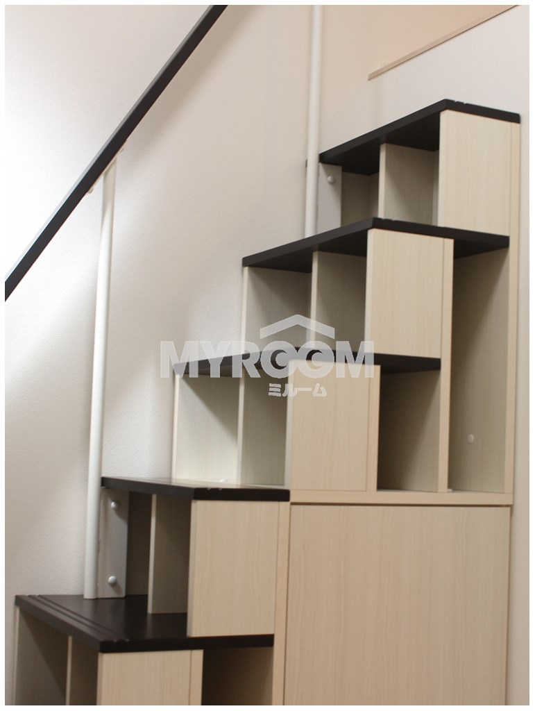 シャルムメゾン阿佐谷の収納|階段が収納スペース