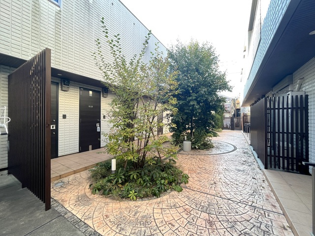 Ｐａｔｉｏ　山中　北棟のロビー|★中庭★
