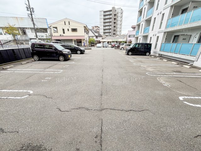 ボワットブランシュの駐車場|駐車スペースもあります♪