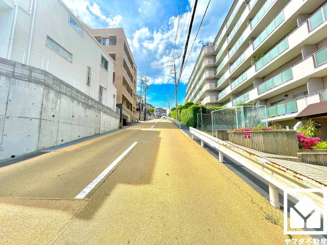 シーアイマンション夙川広田の周辺|阪急甲陽線「苦楽園口」駅まで徒歩16分、JR東海道本線「さくら夙川」駅まで徒歩25分、阪神本線「西宮」駅まで徒歩26分の立地。