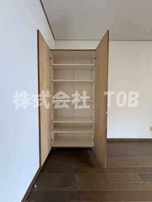 【収納】 | JLBグランエクリュ明大前Ⅲ | 2F　洋室　可動式収納※クリーニング完了前※