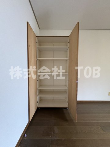 【収納】 | JLBグランエクリュ明大前Ⅲ | 2F　洋室　可動式収納※クリーニング完了前※