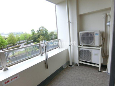 【バルコニー】 | Ｐｒｅｍｉａｇｅ泉中央 | ２階のお部屋で洗濯物もたくさん干せます。