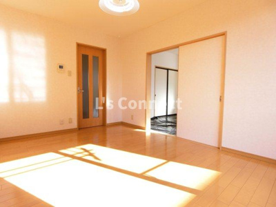 【居間・リビング】 | クレメンティアＣ | ７．２帖の洋室です。