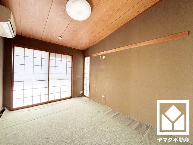 セントラル武庫之荘の和室|約6帖の東側和室です。全居室に窓がございます。明るい陽光がたっぷり差し込む心地よい生活空間です。