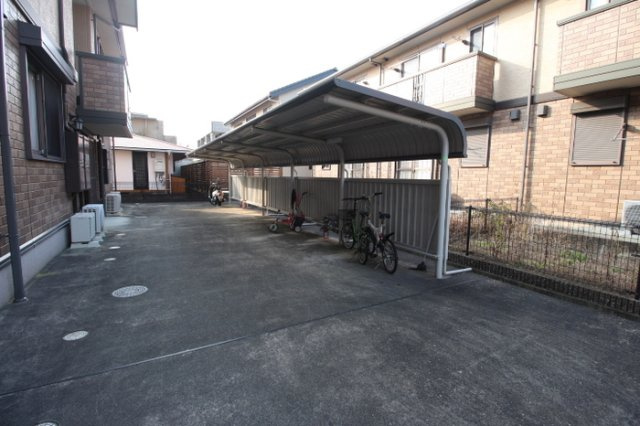 リビングタウン江戸屋敷　E棟のその他共用部分|駐輪場に自転車も停められます♪