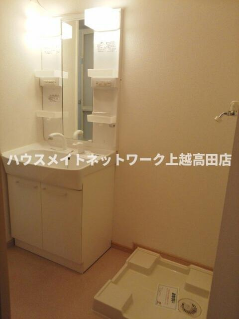 グリーンテラスＢの洗面所|洗髪洗面化粧台・洗濯機置場（参考101号室反転室内写真）

