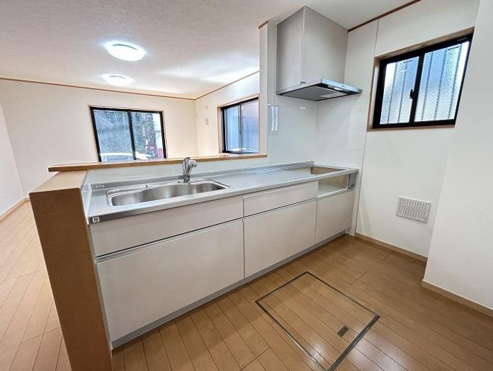 平塚市高根2丁目　中古戸建のキッチン|キッチンでお料理をお楽しみください