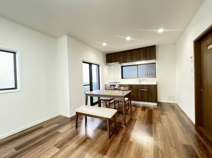 座間市ひばりが丘１丁目　中古戸建の居間・リビング|使いやすい居間です