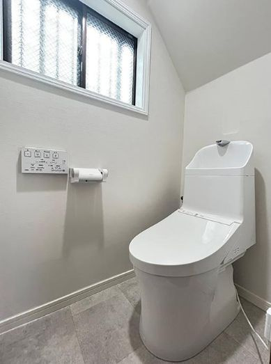 座間市ひばりが丘１丁目　中古戸建のトイレ|落ち着いたトイレです