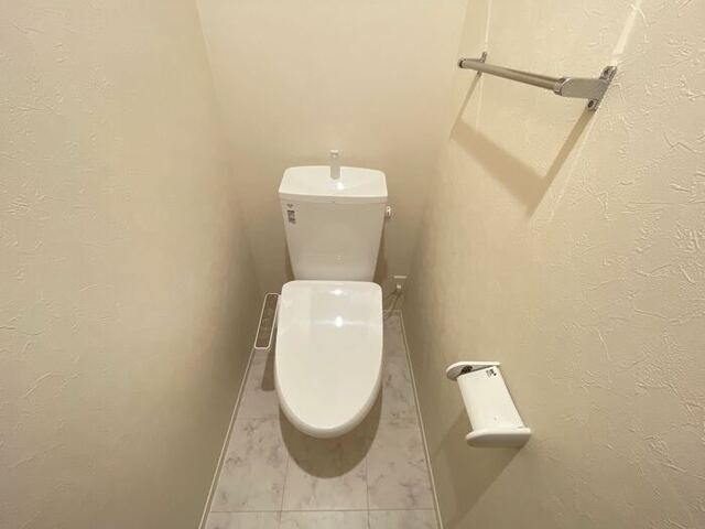ファーストステージ江木のトイレ|温水洗浄便座付きトイレです。