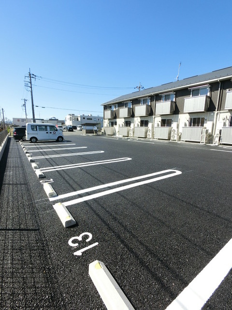 グランテラス西片貝の駐車場