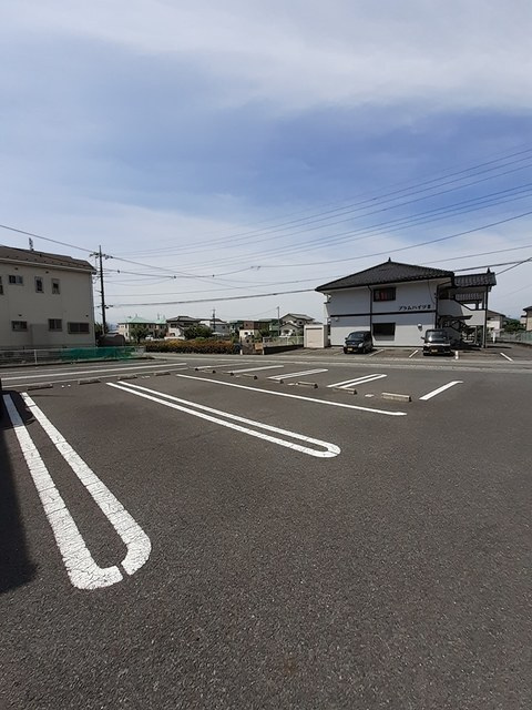 ジベルニーⅢの駐車場