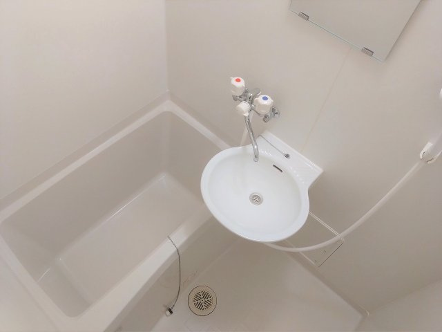 レオパレスウエストパークの浴室