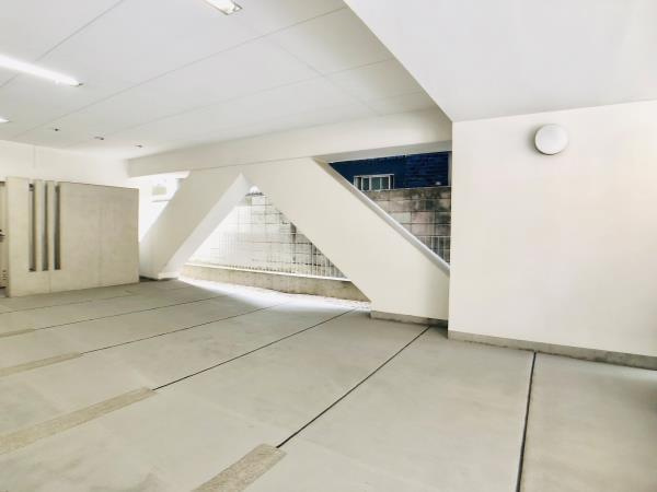 アーノンブライト一番町の駐車場