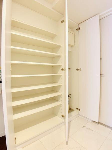 アーノンブライト一番町の居間・リビング