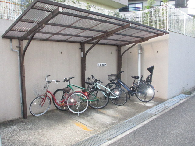 ラムズ信貴ヶ丘の外観