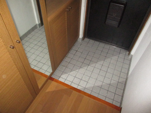 ラムズ信貴ヶ丘の玄関