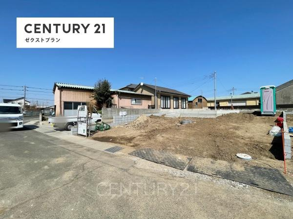 クレイドルガーデン前橋市朝倉町第４　１号棟の前面道路含む現地写真