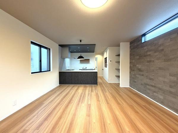 横浜市泉区中田南５丁目の新築一戸建の居間・リビング|自慢したくなるリビング！
形も良く家具の配置にも困りません。
