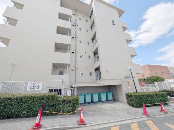 【その他共用部分】 | ライフコート深井2号棟 | 敷地内ゴミ出し場。きちんと分別されていてキレイなゴミ出し場所になっています！