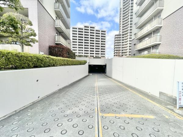 【駐車場】 | グランアヴェニューサウスプレイス壱番館 | お車の出し入れも楽々ですね♪現地駐車場部分になります！駐車場空有です！
