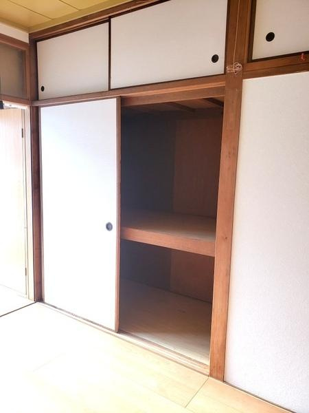鶴町１丁目貸家の収納