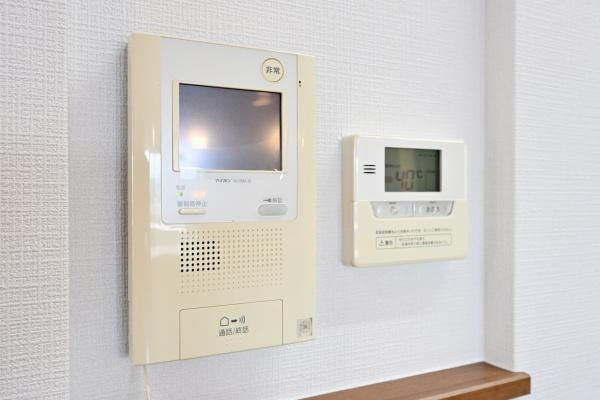 プレミスト葛城の内装|■現地撮影写真■ＴＶモニター付きインターホンで防犯対策もバッチリ！来客も一目でわかり安心です！