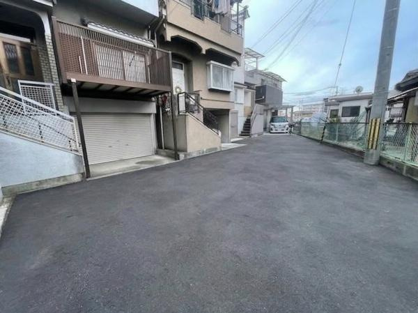 【前面道路含む現地写真】