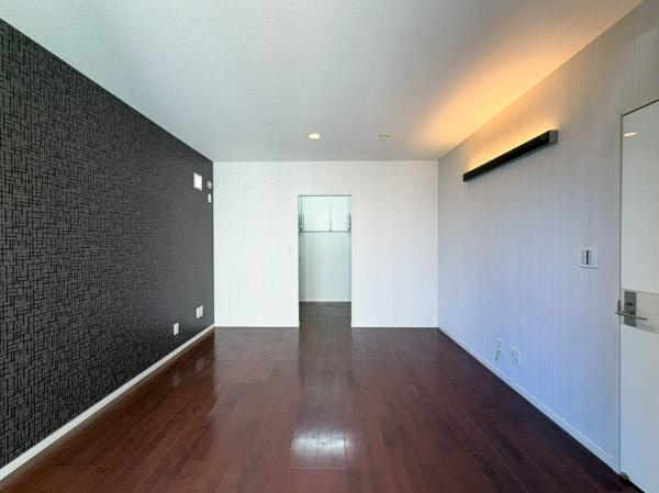鎌倉市笛田５丁目の中古一戸建の洋室|一人ひとりの大切なプライベート空間。趣味・感性で個性的に飾って頂けるようシンプルに仕上げてあります。ゆとりある広さで、一人の時間をゆったりと過ごせる安らぐお部屋になるはずです。
