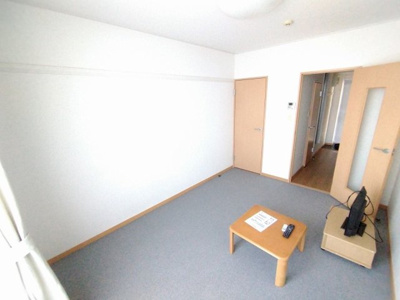 【居間・リビング】 | レオパレスアドミラブールユキコ | 1階はフローリング仕様です。