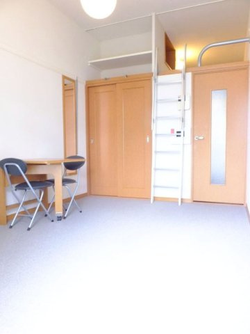 レオパレスプリマベーラの寝室|2Ｆじゅうたん