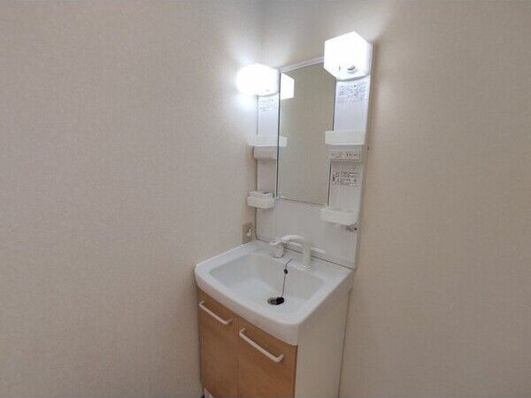 アンプルール クラージュ 別府の洗面所