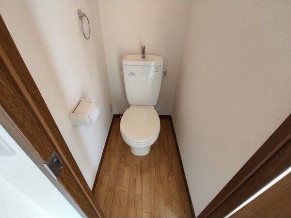 アンプルール クラージュ 別府のトイレ