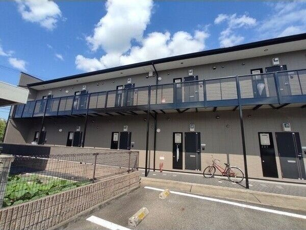 アンプルール クラージュ 別府の駐車場