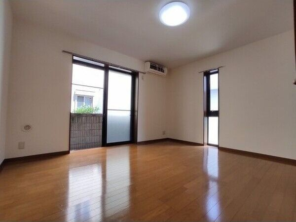 アンプルール クラージュ 別府の居間・リビング