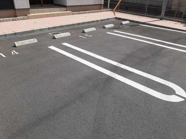 メイベリーナⅢの駐車場