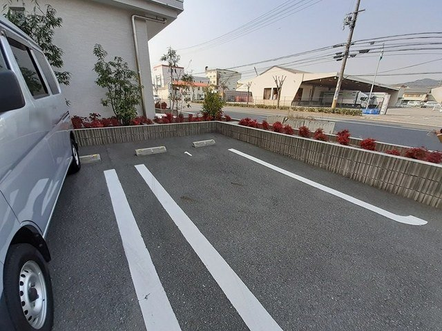 クレール姫路Ⅱの駐車場