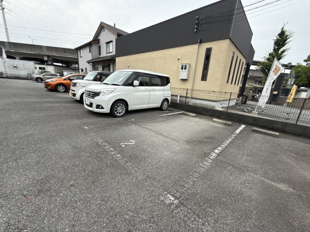 ソフィア花北の駐車場
