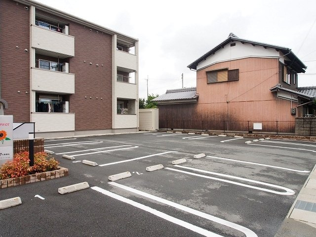 サンフラワーの駐車場