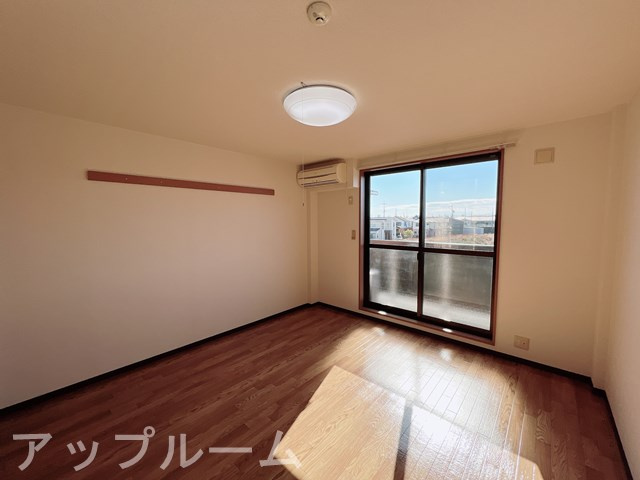 サニーハイツ川西の居間・リビング