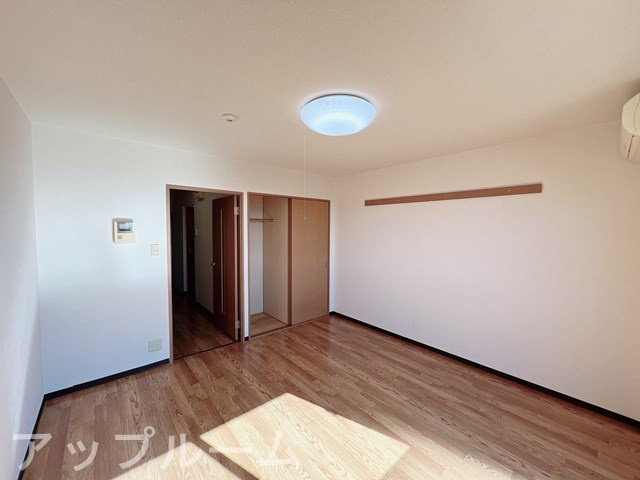 サニーハイツ川西の居間・リビング