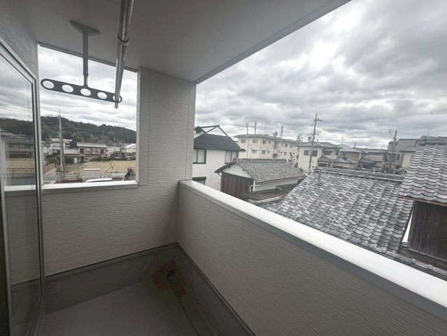 【バルコニー】 | 平津1丁目　中古戸建 | インナーバルコニーで急な雨も安心♪
