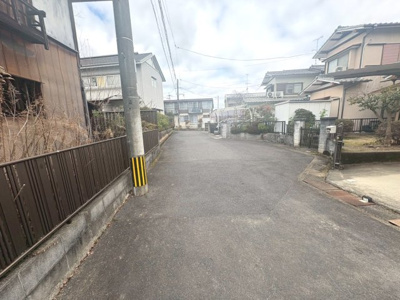 【前面道路含む現地写真】 | 平津1丁目　中古戸建
