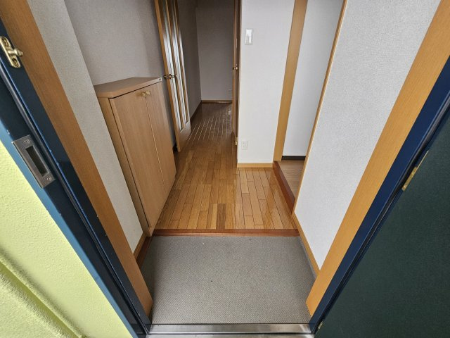 マンション美苑の玄関