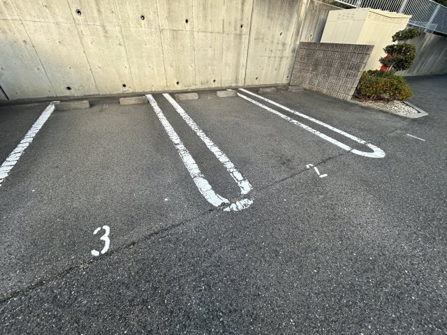 コントレイルの駐車場